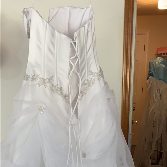 Brand New Wedding Dress, Two Tier Slip & Veil - Picture 3 of 9